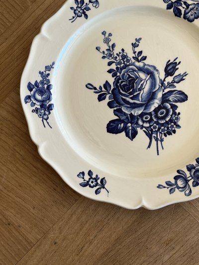 画像1: HBCM モントロー ブルーローズのブーケ 花リム メインプレート 24cm #3  [202506−63]