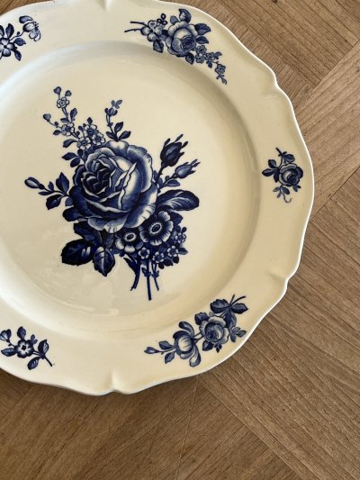 画像1: HBCM モントロー ブルーローズのブーケ 花リム メインプレート 24cm #6 [202506−66]