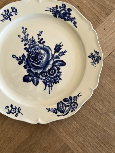 画像1: HBCM モントロー ブルーローズのブーケ 花リム メインプレート 24cm #5  [202506−65]