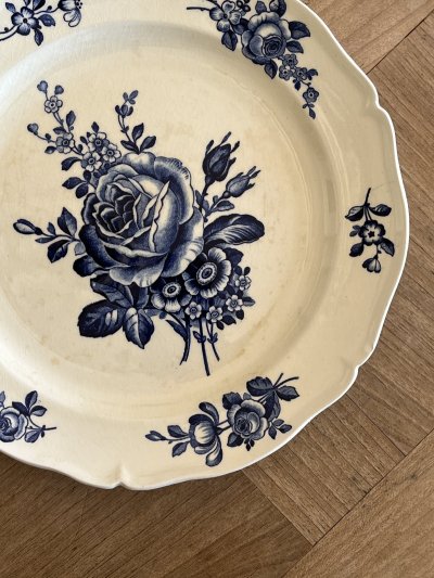 画像1: HBCM モントロー ブルーローズのブーケ 花リム デザート皿  22cm #1 [202506−67]