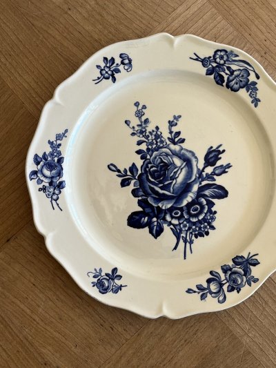 画像1: HBCM モントロー ブルーローズのブーケ 花リム メインプレート 24cm #2  [202506−62]