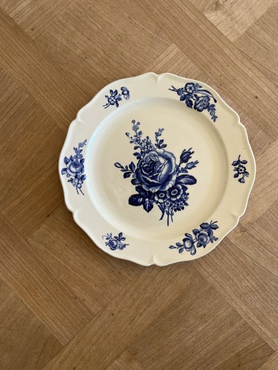 画像2: HBCM モントロー ブルーローズのブーケ 花リム メインプレート 24cm #2  [202506−62]