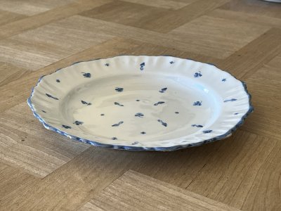 画像2: 18世紀 フランス南西 白釉 手描き ブルーの小花と虫柄 プレート [202506−95]