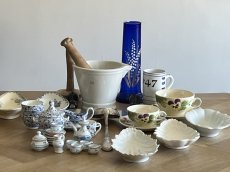 画像24: フランスアンティーク スズラン ブルーガラス 白いミュゲの絵付け フラワーベース [202507-32] (24)