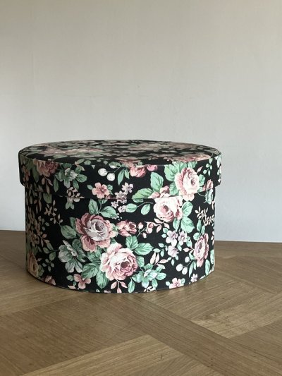 画像2: ヴィンテージボックス 黒地にお花柄 カルトナージュ BOX 直径26.7cm [202508-09]