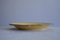 画像6: 南仏陶器 アプト窯 縁がカーキ色の黄色いお皿 21.5cm Bランク1〖202206-30〗 (6)