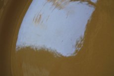 画像5: 南仏陶器 アプト窯 縁がカーキ色の黄色いお皿 21.5cm Bランク2〖202206-31〗 (5)