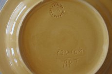 画像8: 南仏陶器 アプト窯 縁がカーキ色の黄色いお皿 21.5cm Bランク2〖202206-31〗 (8)