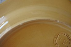画像9: 南仏陶器 アプト窯 縁がカーキ色の黄色いお皿 21.5cm Bランク2〖202206-31〗 (9)