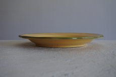 画像6: 南仏陶器 アプト窯 縁がカーキ色の黄色いお皿 21.5cm Bランク2〖202206-31〗 (6)