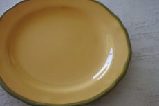 画像12: 南仏陶器 アプト窯 縁がカーキ色の黄色いお皿 21.5cm Bランク2〖202206-31〗 (12)
