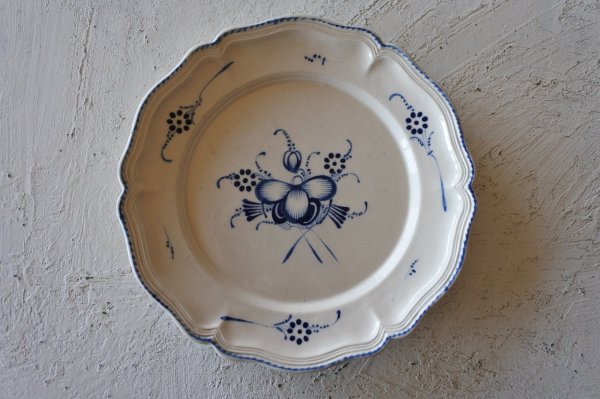 画像1: ☆ギャルリーイデコ☆ BOCH LUXEMBOURG 18世紀 花リム 三つ葉のクローバー 絵付け皿 #2〖202212-72〗 (1)