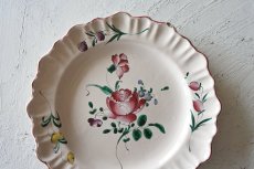 画像2: ☆ギャルリーイデコ☆ 18世紀 ムスティエ お花の絵付けプレート 直径25.4cm〖202302-01〗 (2)
