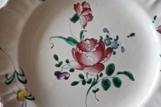 画像4: ☆ギャルリーイデコ☆ 18世紀 ムスティエ お花の絵付けプレート 直径25.4cm〖202302-01〗 (4)