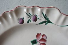 画像5: ☆ギャルリーイデコ☆ 18世紀 ムスティエ お花の絵付けプレート 直径25.4cm〖202302-01〗 (5)