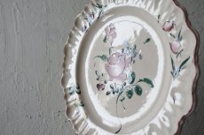 画像13: ☆ギャルリーイデコ☆ 18世紀 ムスティエ お花の絵付けプレート 直径25.4cm〖202302-01〗 (13)