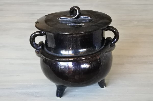 画像1: 鍋型 陶器製貯金箱 三つ脚 メタリックな黒 高さ17.8cm〚202001-000〛 (1)