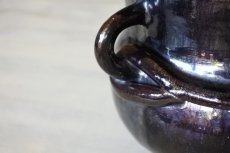 画像11: 鍋型 陶器製貯金箱 三つ脚 メタリックな黒 高さ17.8cm〚202001-000〛 (11)