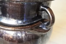 画像12: 鍋型 陶器製貯金箱 三つ脚 メタリックな黒 高さ17.8cm〚202001-000〛 (12)