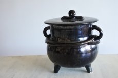 画像18: 鍋型 陶器製貯金箱 三つ脚 メタリックな黒 高さ17.8cm〚202001-000〛 (18)