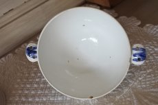 画像9: ブイヨンボウル 蓋付き 白にブルーのお花絵付け 口径13.9cm〖202211-61〗 (9)