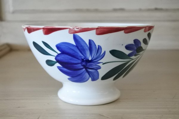 画像1: カフェオレボウル ムーランデルー 赤と青のお花絵付け 口径14.2cm〖202211-56〗 (1)