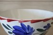 画像9: カフェオレボウル ムーランデルー 赤と青のお花絵付け 口径14.2cm〖202211-56〗 (9)