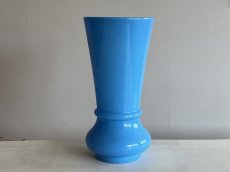 画像2: フランスアンティーク 水色 ミルクガラス 大きなフラワーベース 高さ31.5cm 〖202501−11〗 (2)
