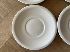 画像5: ヨーロッパヴィンテージ 白いポーセリン ソーサー 小皿6枚セット［202506-01］ (5)