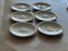 画像11: ヨーロッパヴィンテージ 白いポーセリン ソーサー 小皿6枚セット［202506-01］ (11)