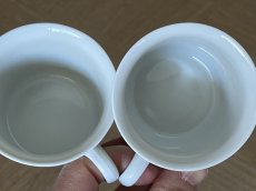 画像8: ヨーロッパヴィンテージ 白いポーセリン デミタスカップ&ソーサー 2客セット #1［202506-02］ (8)