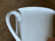 画像16: ヨーロッパヴィンテージ 白いポーセリン デミタスカップ&ソーサー 2客セット #1［202506-02］ (16)