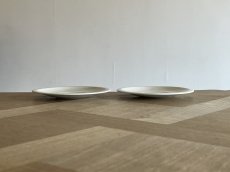 画像23: ヨーロッパヴィンテージ 白いポーセリン デミタスカップ&ソーサー 2客セット #1［202506-02］ (23)