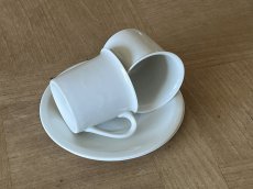 画像25: ヨーロッパヴィンテージ 白いポーセリン デミタスカップ&ソーサー 2客セット #1［202506-02］ (25)