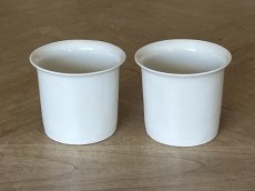 画像6: ヨーロッパヴィンテージ 白いポーセリン デミタスカップ&ソーサー 2客セット #2［202506-03］ (6)