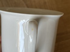 画像14: ヨーロッパヴィンテージ 白いポーセリン デミタスカップ&ソーサー 2客セット #2［202506-03］ (14)