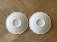 画像17: ヨーロッパヴィンテージ 白いポーセリン デミタスカップ&ソーサー 2客セット #2［202506-03］ (17)