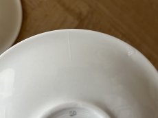 画像20: ヨーロッパヴィンテージ 白いポーセリン デミタスカップ&ソーサー 2客セット #2［202506-03］ (20)