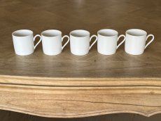 画像1: ドイツヴィンテージ 白いポーセリン デミタスカップ5個セット［202506-06］ (1)