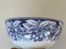 画像17: カフェオレボウル ボルドー窯 さくらんぼとかたつむり柄 口径12.8cm〖202503-08〗 (17)
