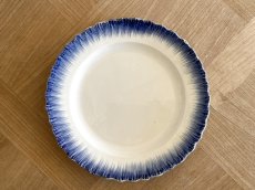 画像1:  クリームウェア ブルー フェザリム プレート[202506−58] (1)