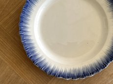 画像3:  クリームウェア ブルー フェザリム プレート[202506−58] (3)