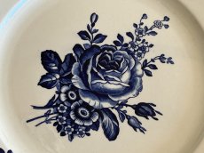 画像8: HBCM モントロー ブルーローズのブーケ 花リム メインプレート 24cm #4  [202506−64] (8)