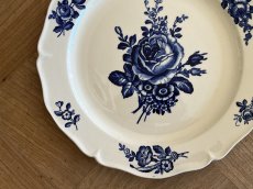 画像3: HBCM モントロー ブルーローズのブーケ 花リム メインプレート 24cm #5  [202506−65] (3)