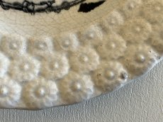 画像9: デイジーレリーフ オネン窯 グリザイユの デザート皿 ４枚セット〖202404−14〗 (9)
