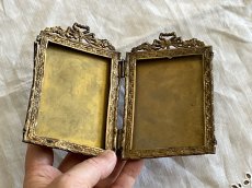 画像19: フランスアンティーク リボン装飾 真鍮 見開き ダブル フォトフレーム [202507-10]     (19)