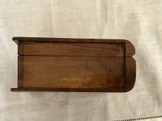 画像4: フランスアンティーク オリーブの木箱 モシュリンヌ スミレとミモザ 本型 [202507-16] (4)