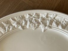 画像9: イタリア モダンセラミック 大型 お花レリーフ 白いオーバルプレート 42.5cm [202507-19] (9)