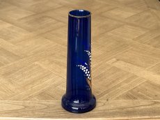 画像3: フランスアンティーク スズラン ブルーガラス 白いミュゲの絵付け フラワーベース [202507-32] (3)