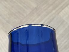 画像13: フランスアンティーク スズラン ブルーガラス 白いミュゲの絵付け フラワーベース [202507-32] (13)
